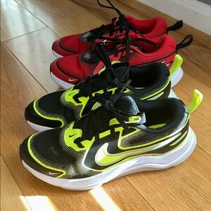(2 Pairs)Nike Cosmic Runner kids sneakers size 3.5